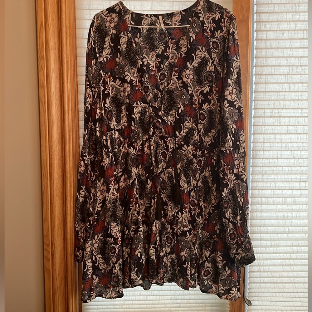 Beautiful Free People blouse or mini dress, umpire wasted tie under Brazier